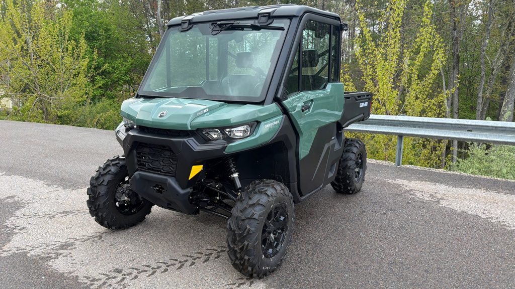2026 Can-Am DEFENDER DPS CAB HD10 in milford NH