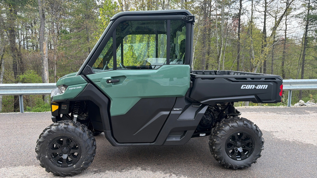 2026 Can-Am DEFENDER DPS CAB HD10 in milford NH