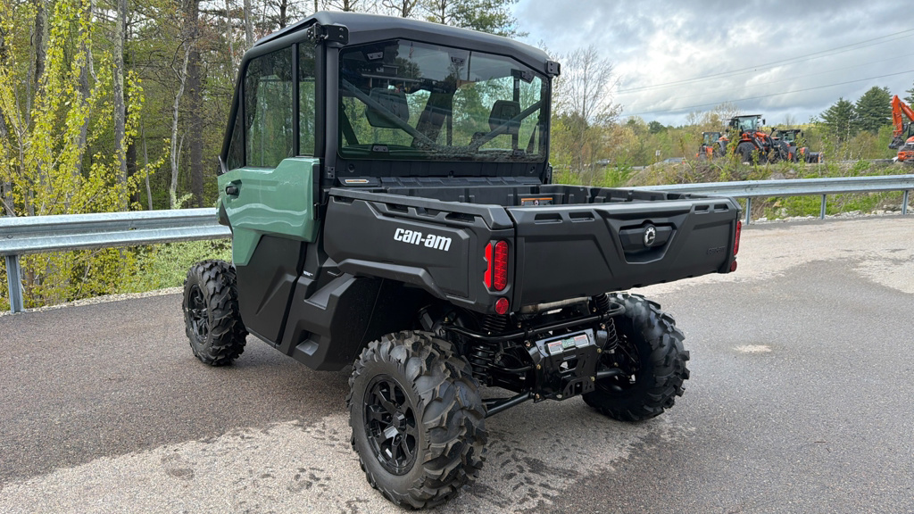 2026 Can-Am DEFENDER DPS CAB HD10 in milford NH