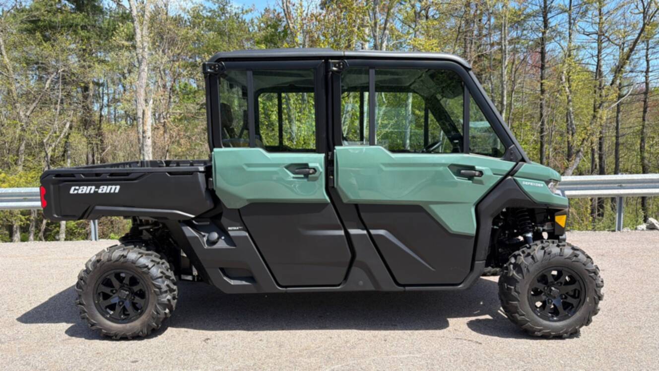 A photo of this 2026 Can-Am DEFENDER MAX DPS CAB HD10