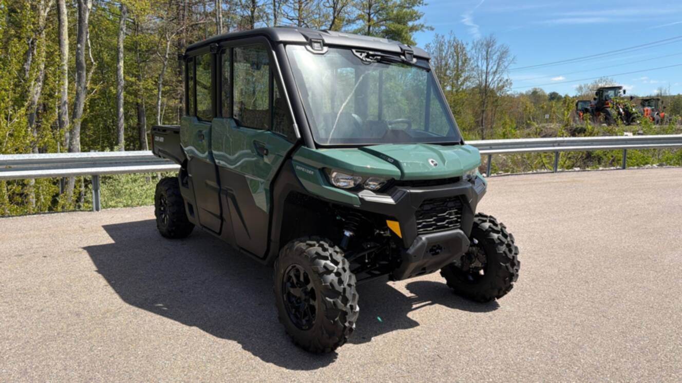 A photo of this 2026 Can-Am DEFENDER MAX DPS CAB HD10