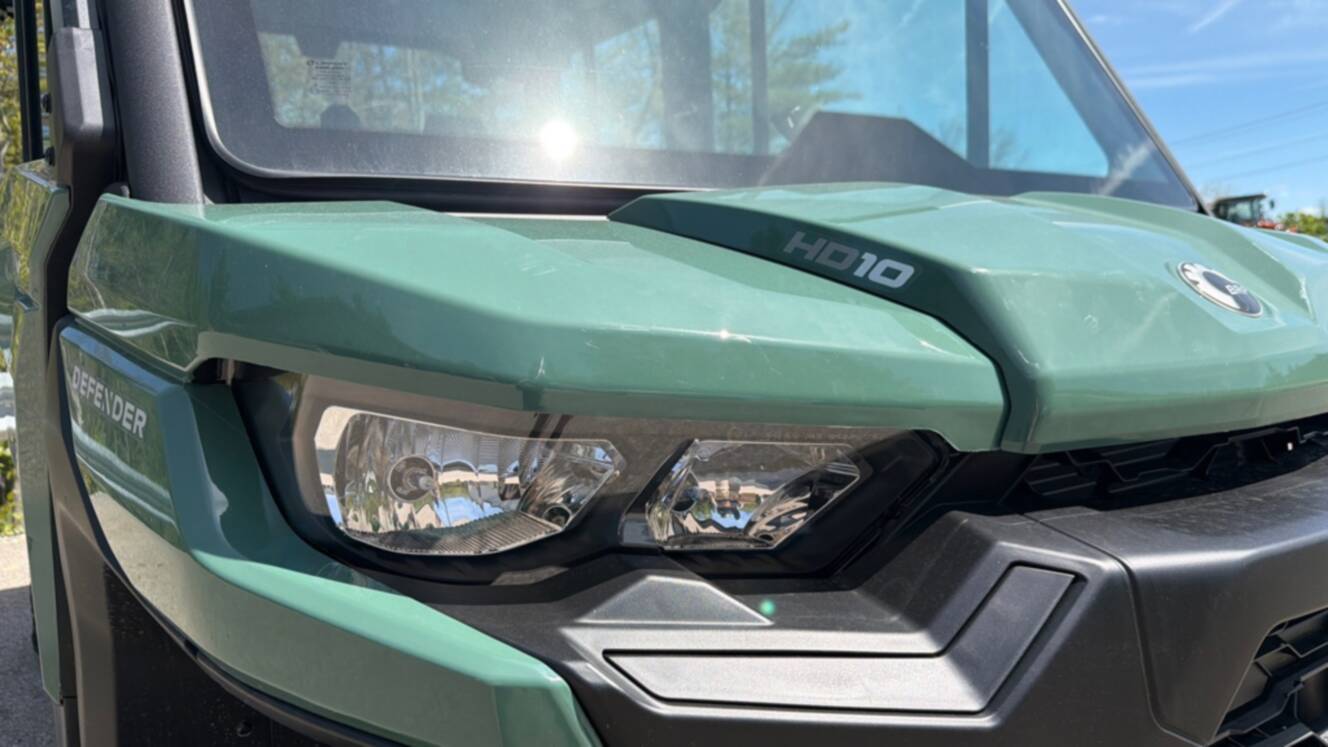 A photo of this 2026 Can-Am DEFENDER MAX DPS CAB HD10
