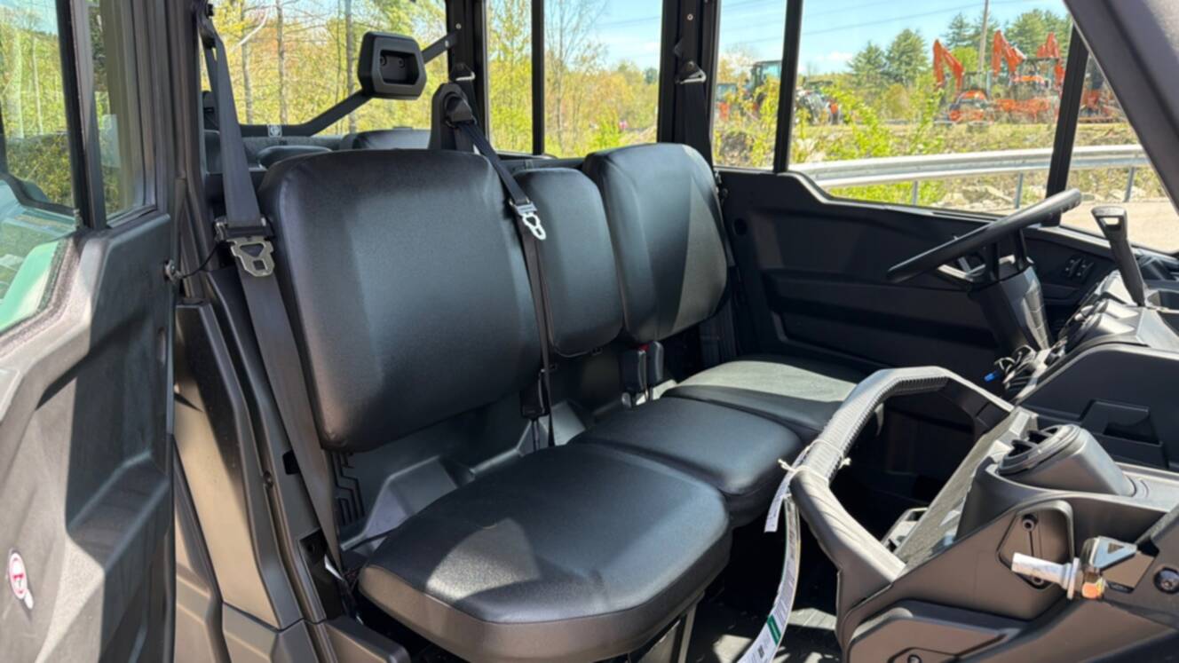 A photo of this 2026 Can-Am DEFENDER MAX DPS CAB HD10