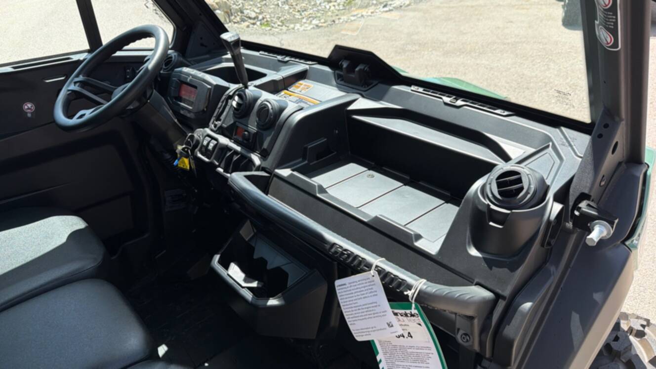 A photo of this 2026 Can-Am DEFENDER MAX DPS CAB HD10