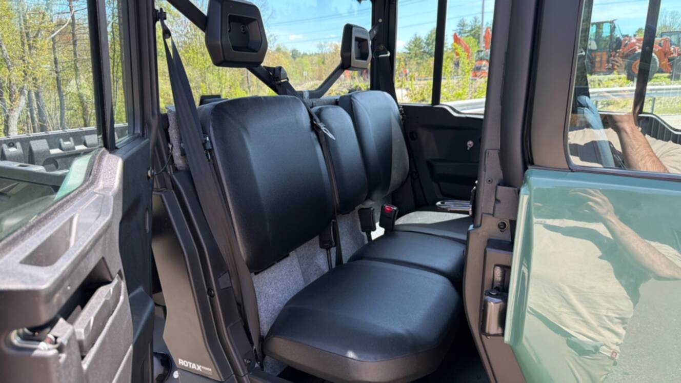 A photo of this 2026 Can-Am DEFENDER MAX DPS CAB HD10