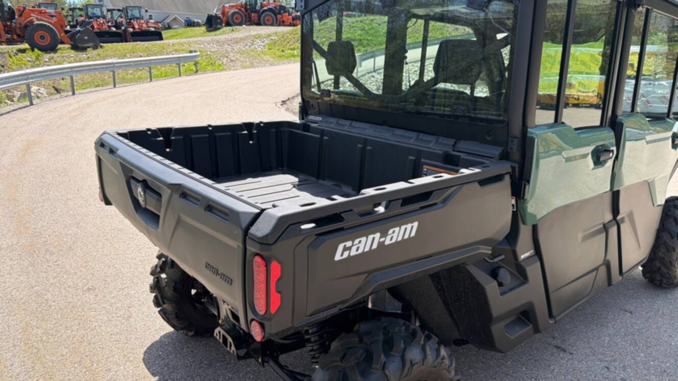 A photo of this 2026 Can-Am DEFENDER MAX DPS CAB HD10