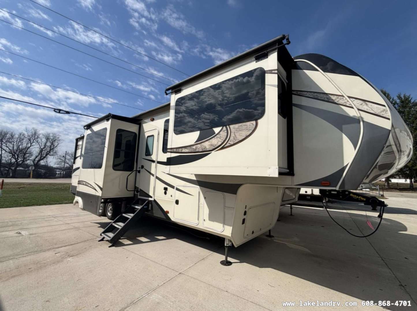 2019 Grand Design Solitude 374TH in milton WI