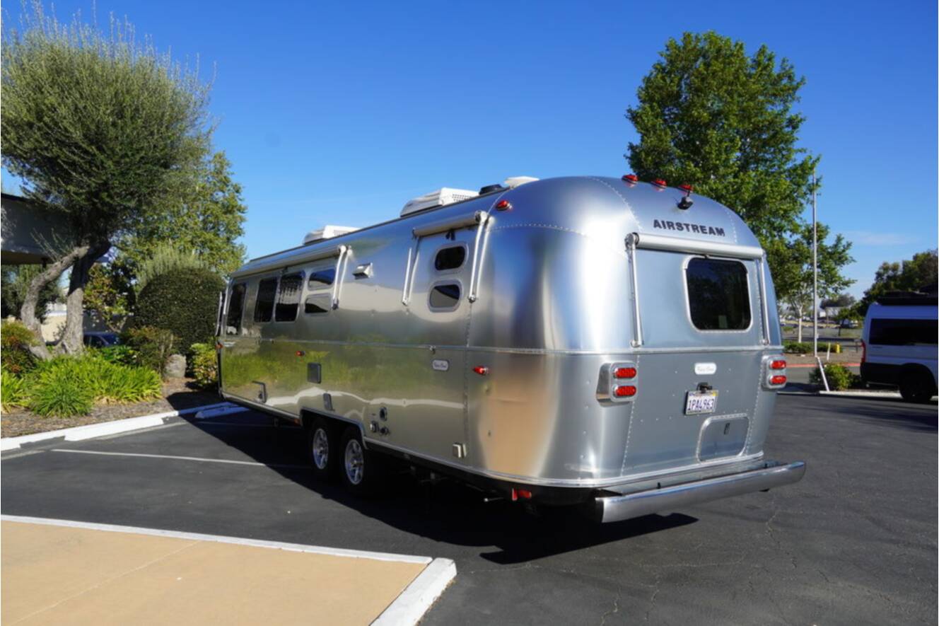A photo of this 2020 Airstream Flying Cloud 30FB Bunk