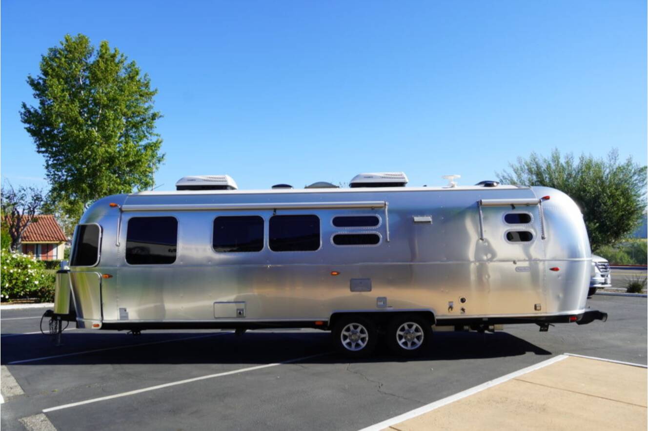 A photo of this 2020 Airstream Flying Cloud 30FB Bunk