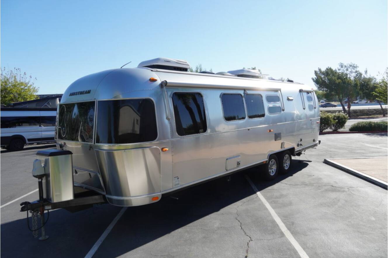 A photo of this 2020 Airstream Flying Cloud 30FB Bunk
