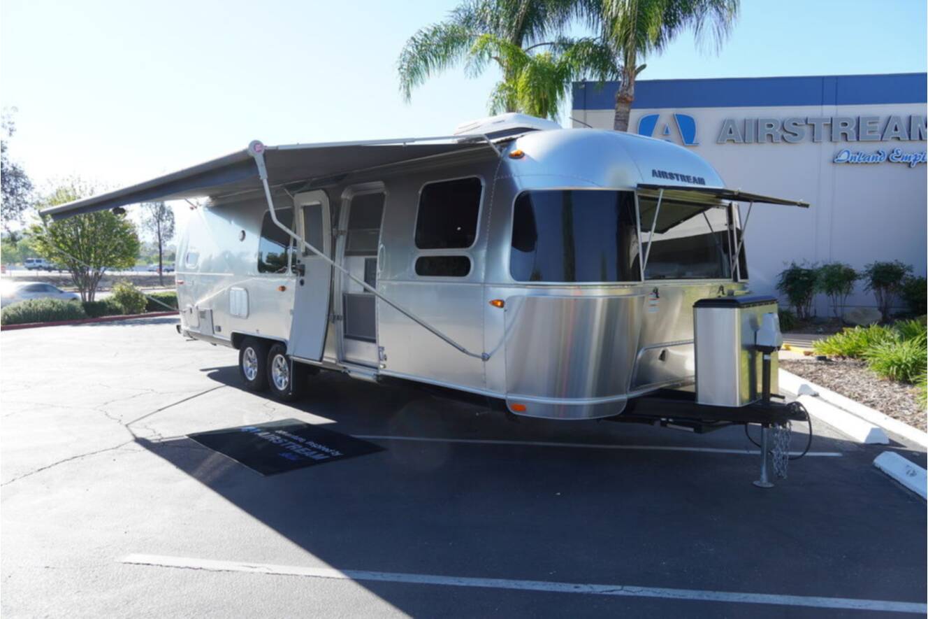 A photo of this 2020 Airstream Flying Cloud 30FB Bunk