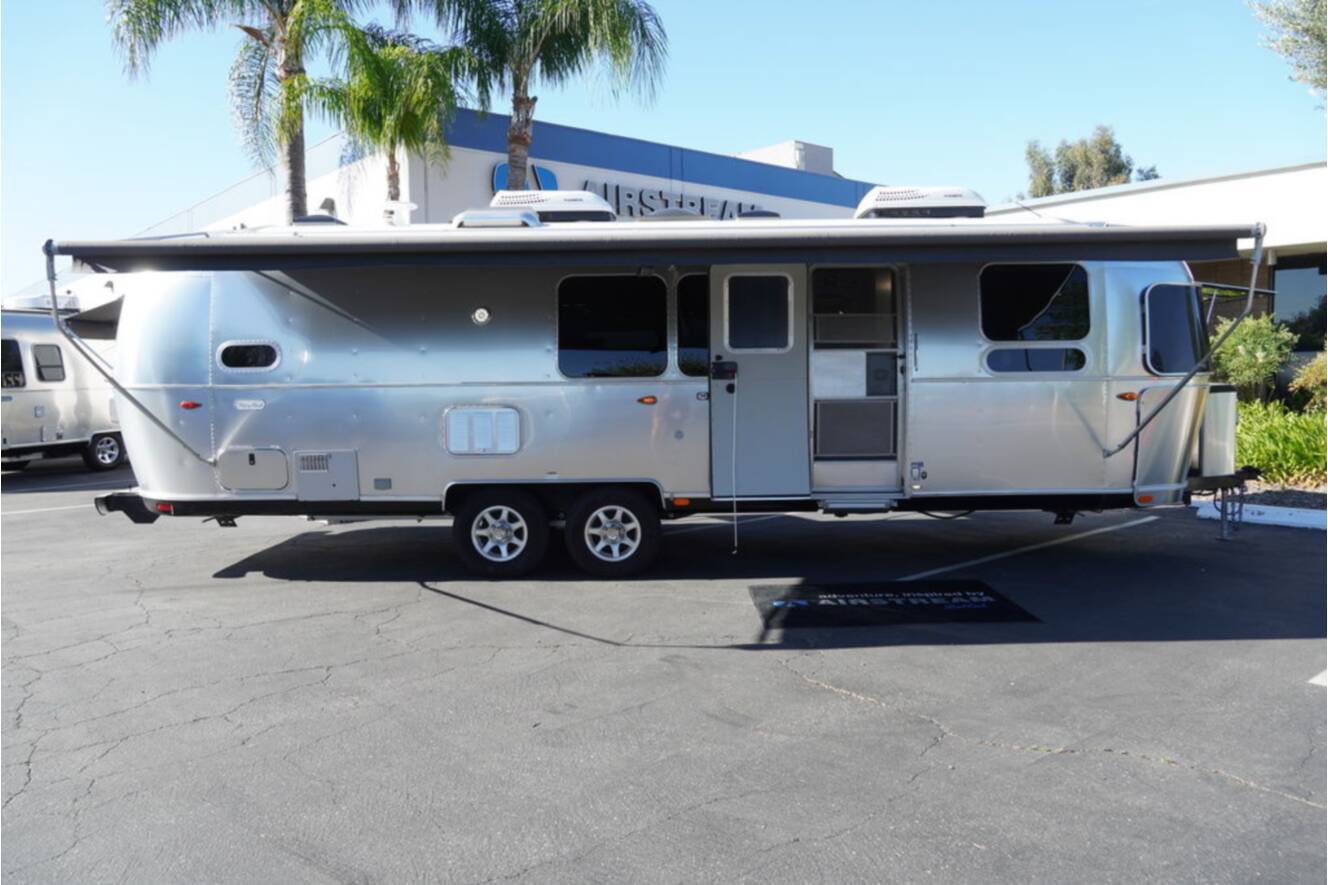 A photo of this 2020 Airstream Flying Cloud 30FB Bunk