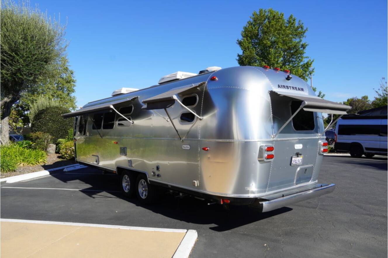 A photo of this 2020 Airstream Flying Cloud 30FB Bunk