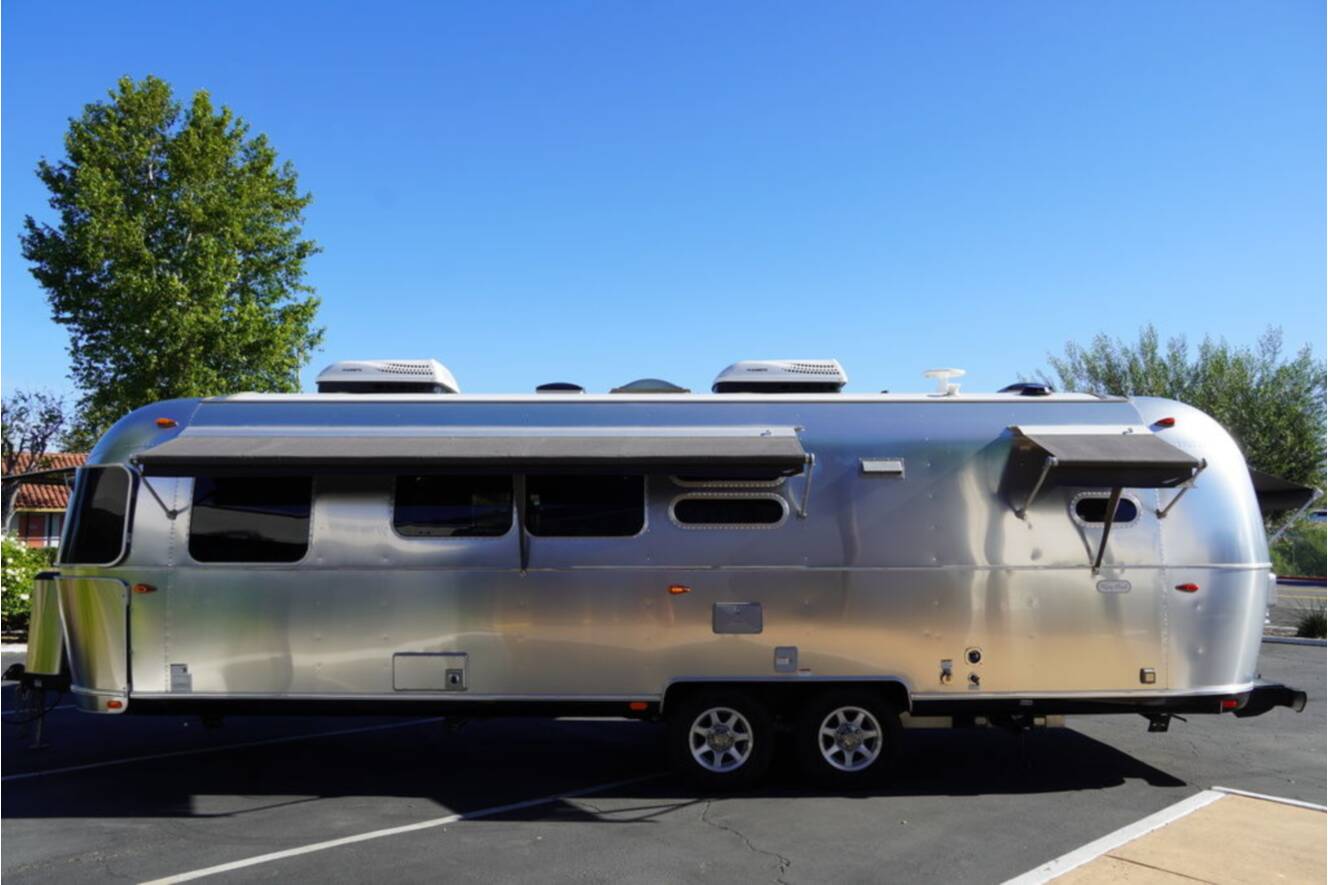 A photo of this 2020 Airstream Flying Cloud 30FB Bunk