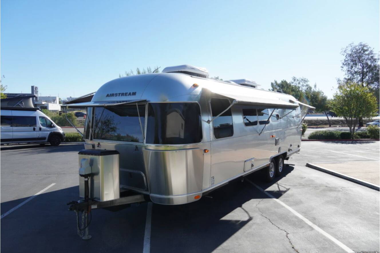 A photo of this 2020 Airstream Flying Cloud 30FB Bunk