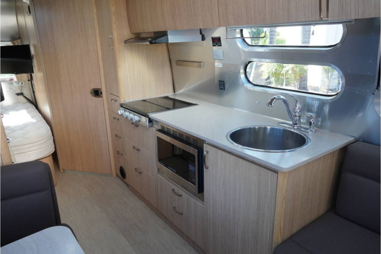 A photo of this 2020 Airstream Flying Cloud 30FB Bunk
