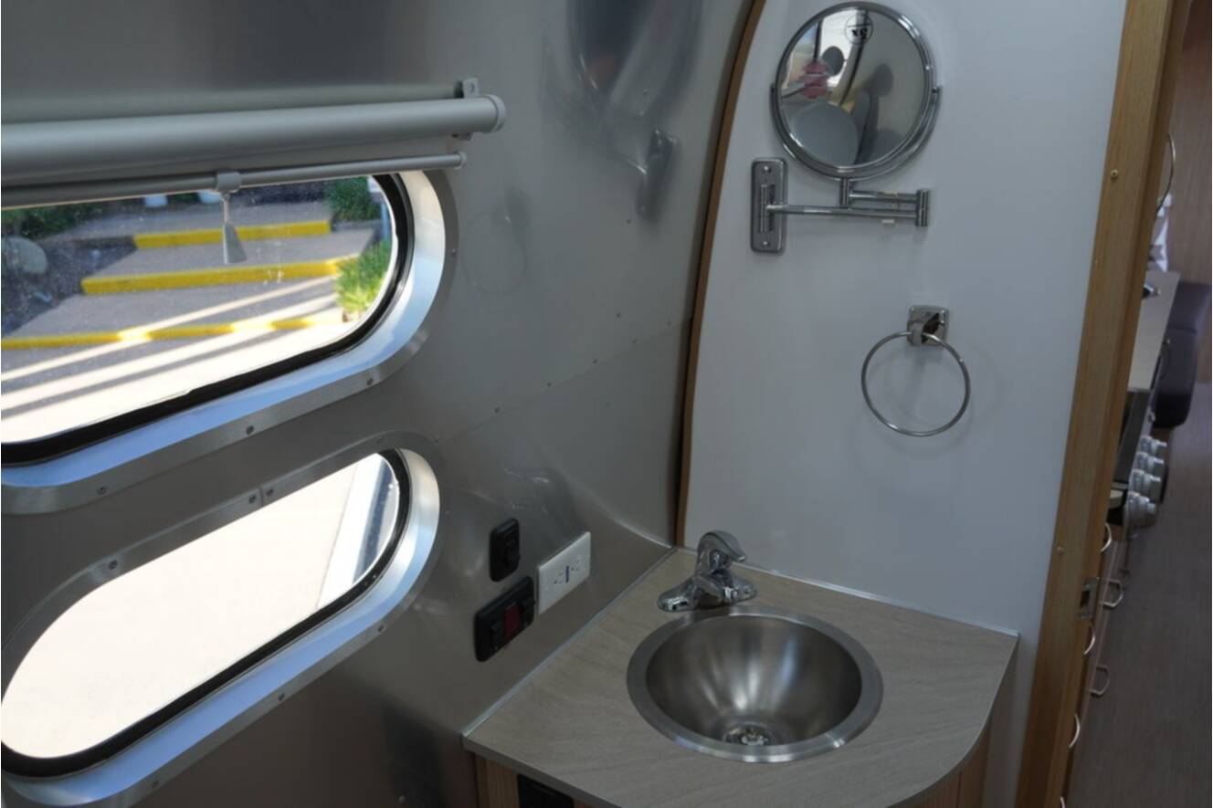 A photo of this 2020 Airstream Flying Cloud 30FB Bunk