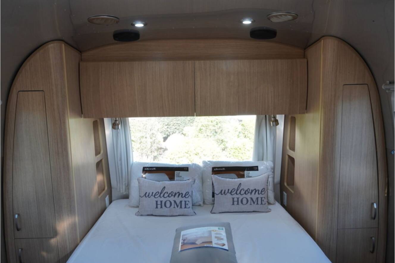 A photo of this 2020 Airstream Flying Cloud 30FB Bunk