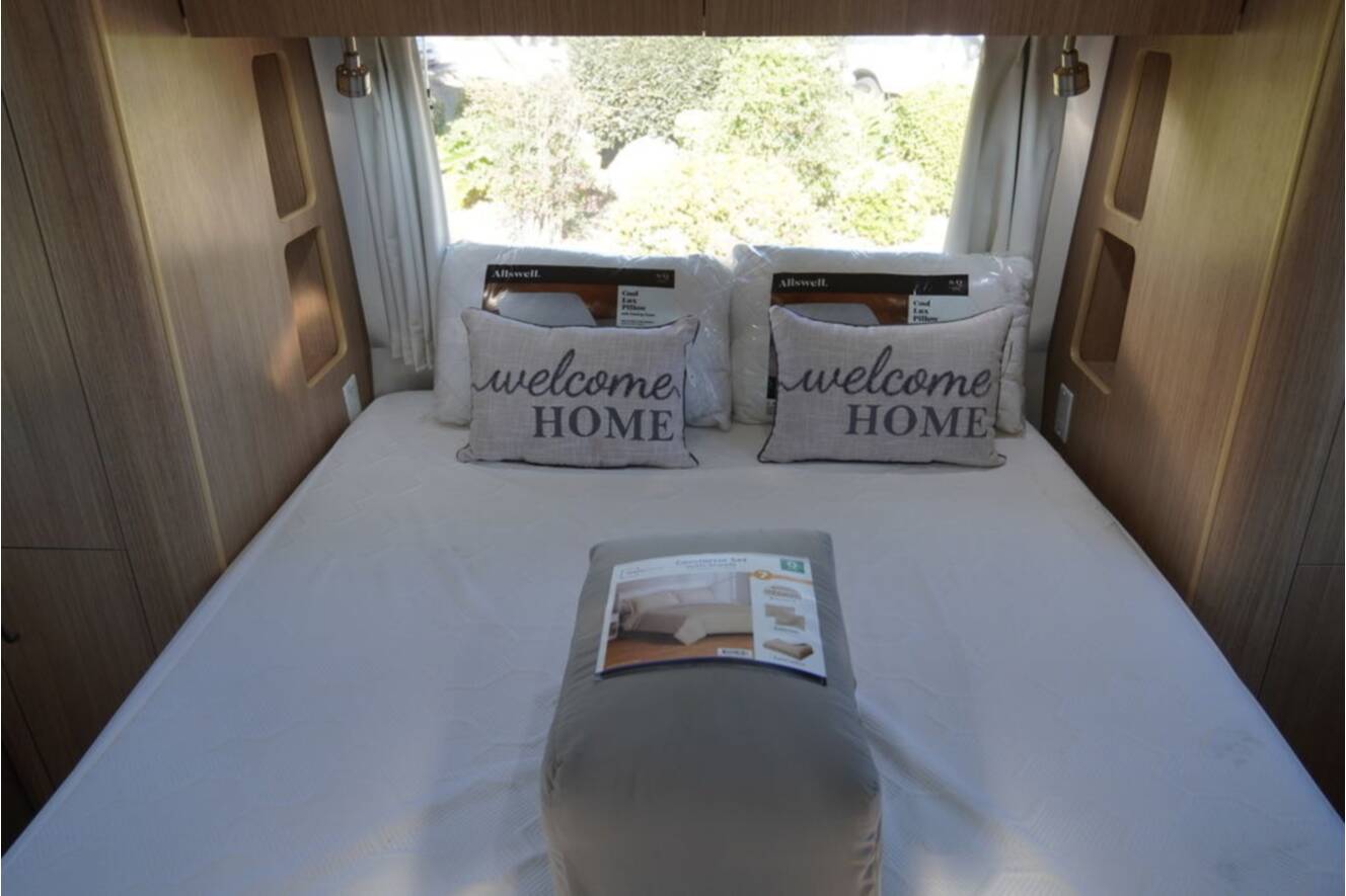 A photo of this 2020 Airstream Flying Cloud 30FB Bunk