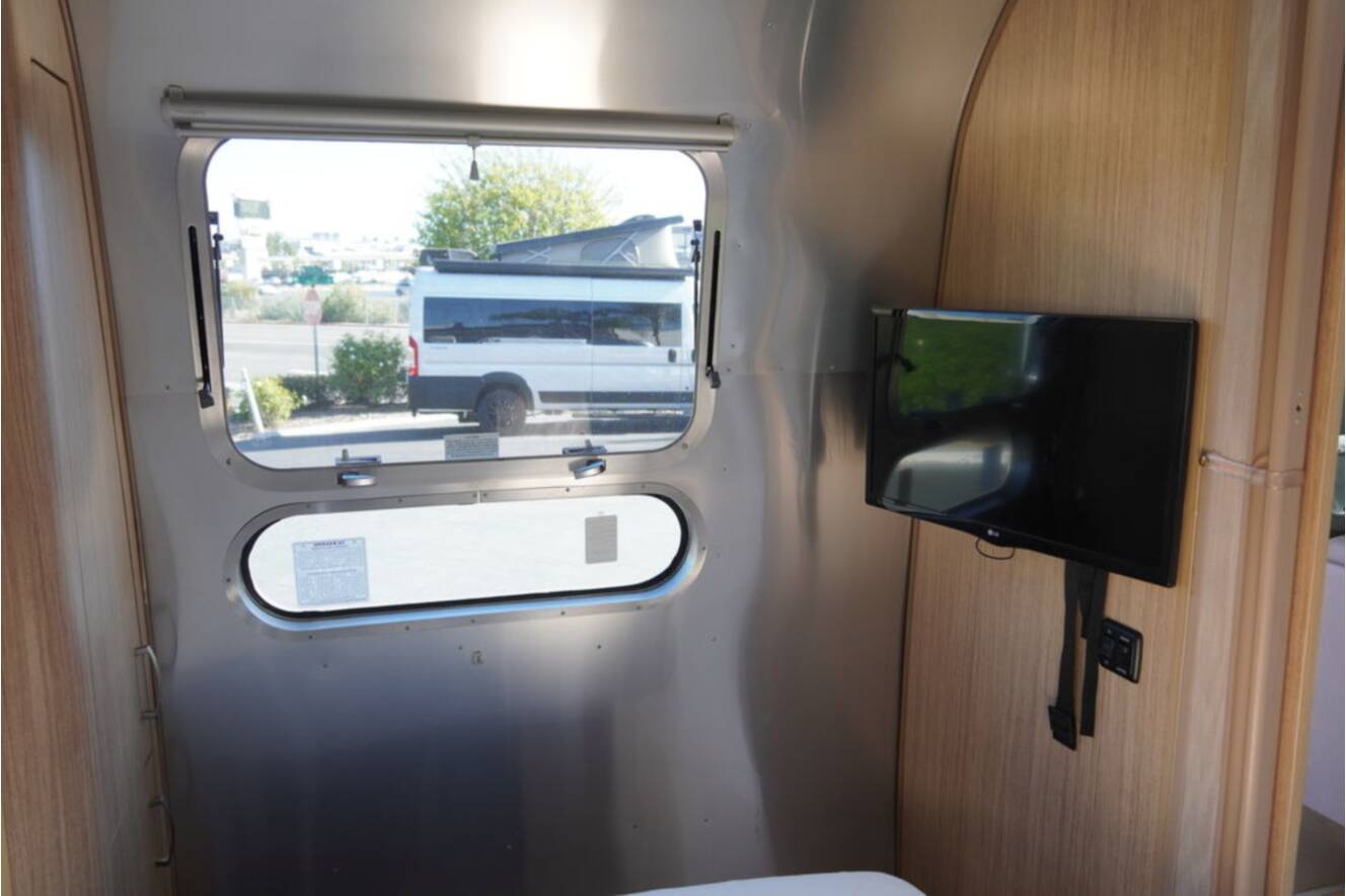 A photo of this 2020 Airstream Flying Cloud 30FB Bunk