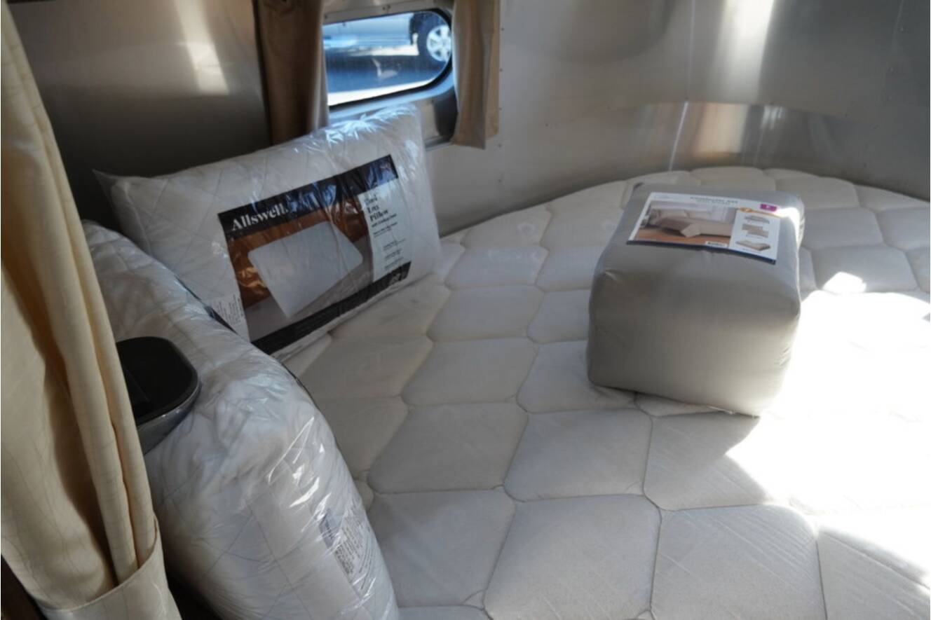 A photo of this 2020 Airstream Flying Cloud 30FB Bunk