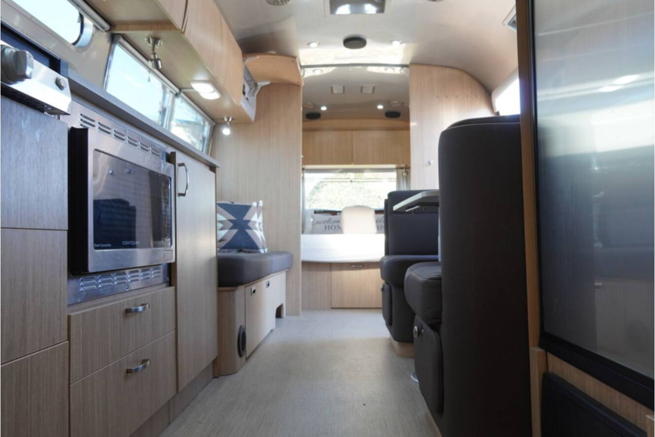 A photo of this 2020 Airstream Flying Cloud 30FB Bunk