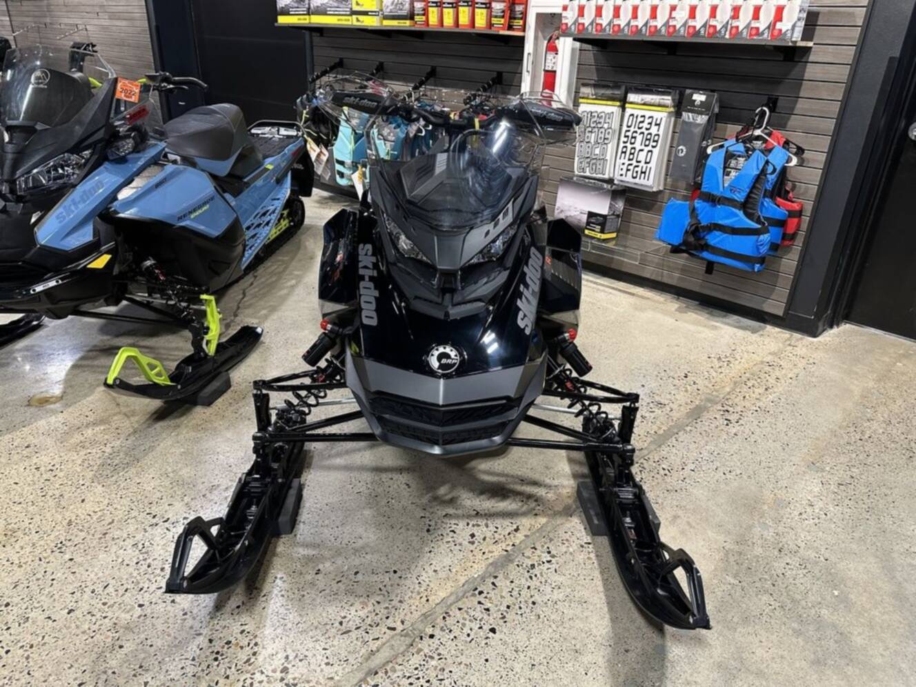 A photo of this 2023 Ski-Doo MXZ BLIZZARD 600R