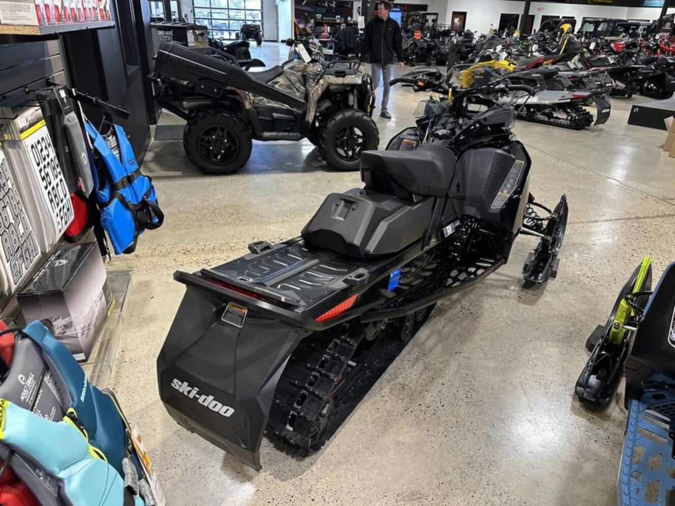 A photo of this 2023 Ski-Doo MXZ BLIZZARD 600R