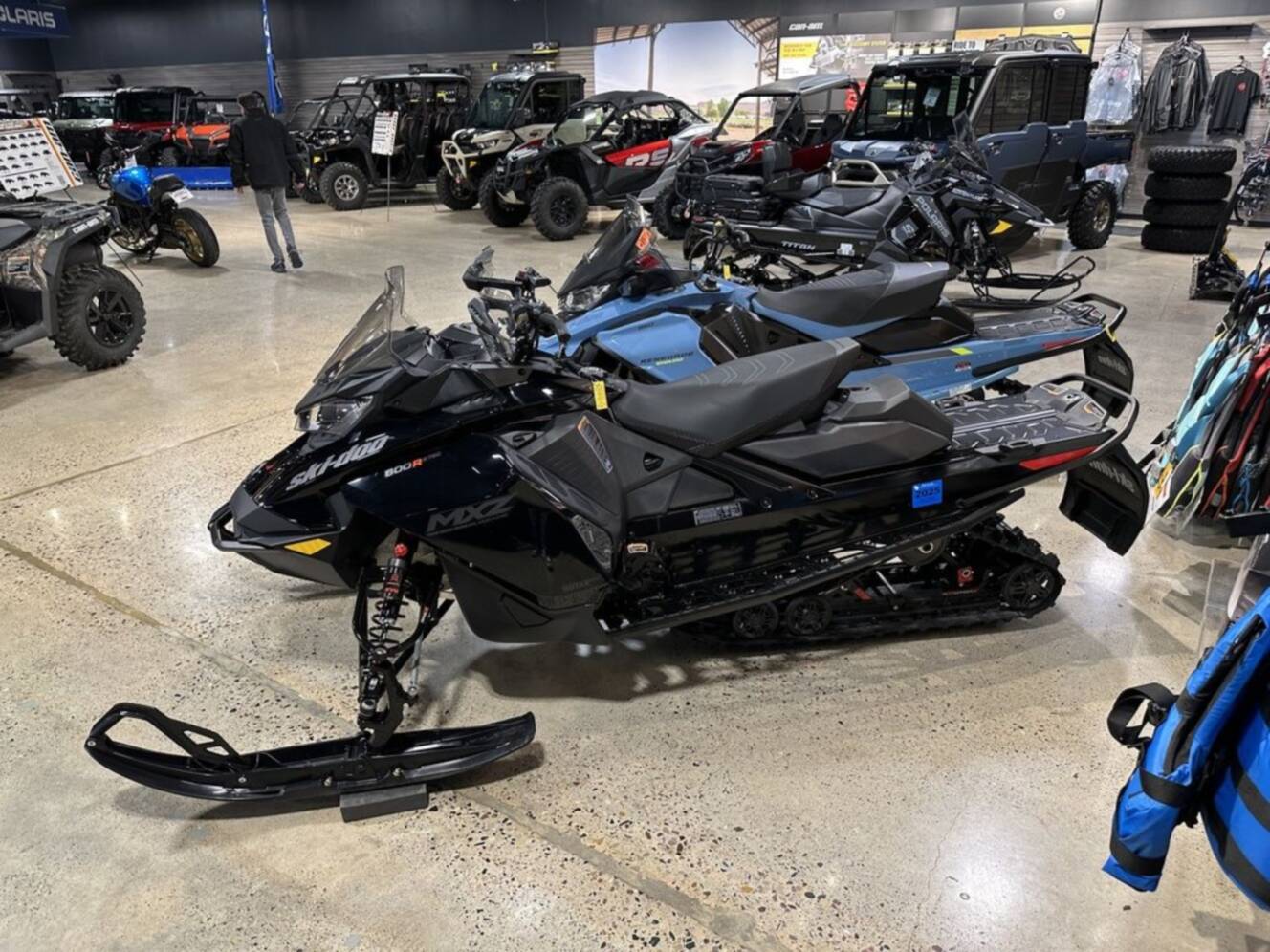 A photo of this 2023 Ski-Doo MXZ BLIZZARD 600R