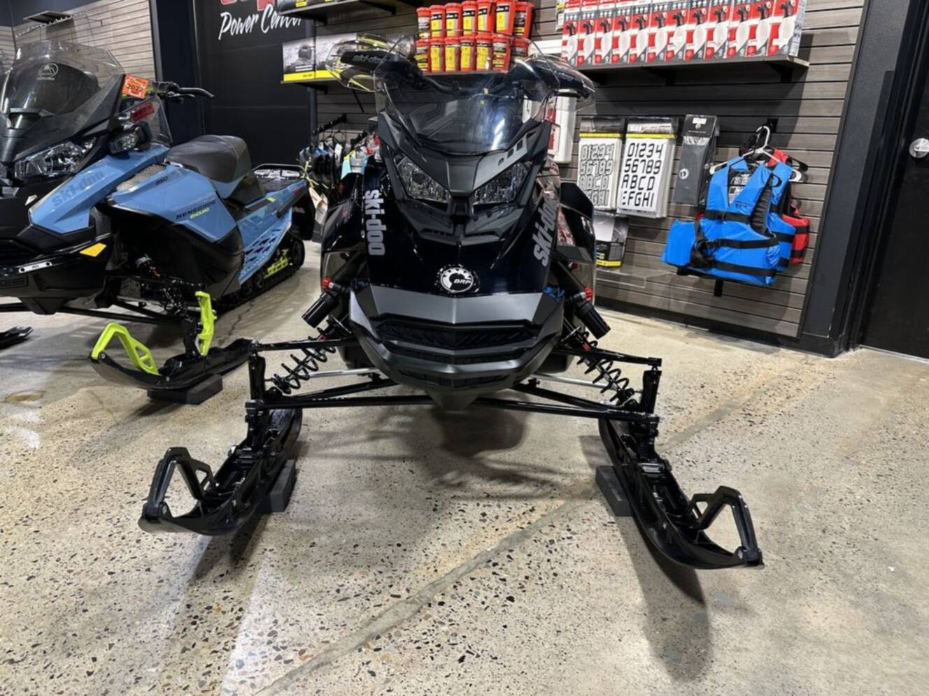 A photo of this 2023 Ski-Doo MXZ BLIZZARD 600R