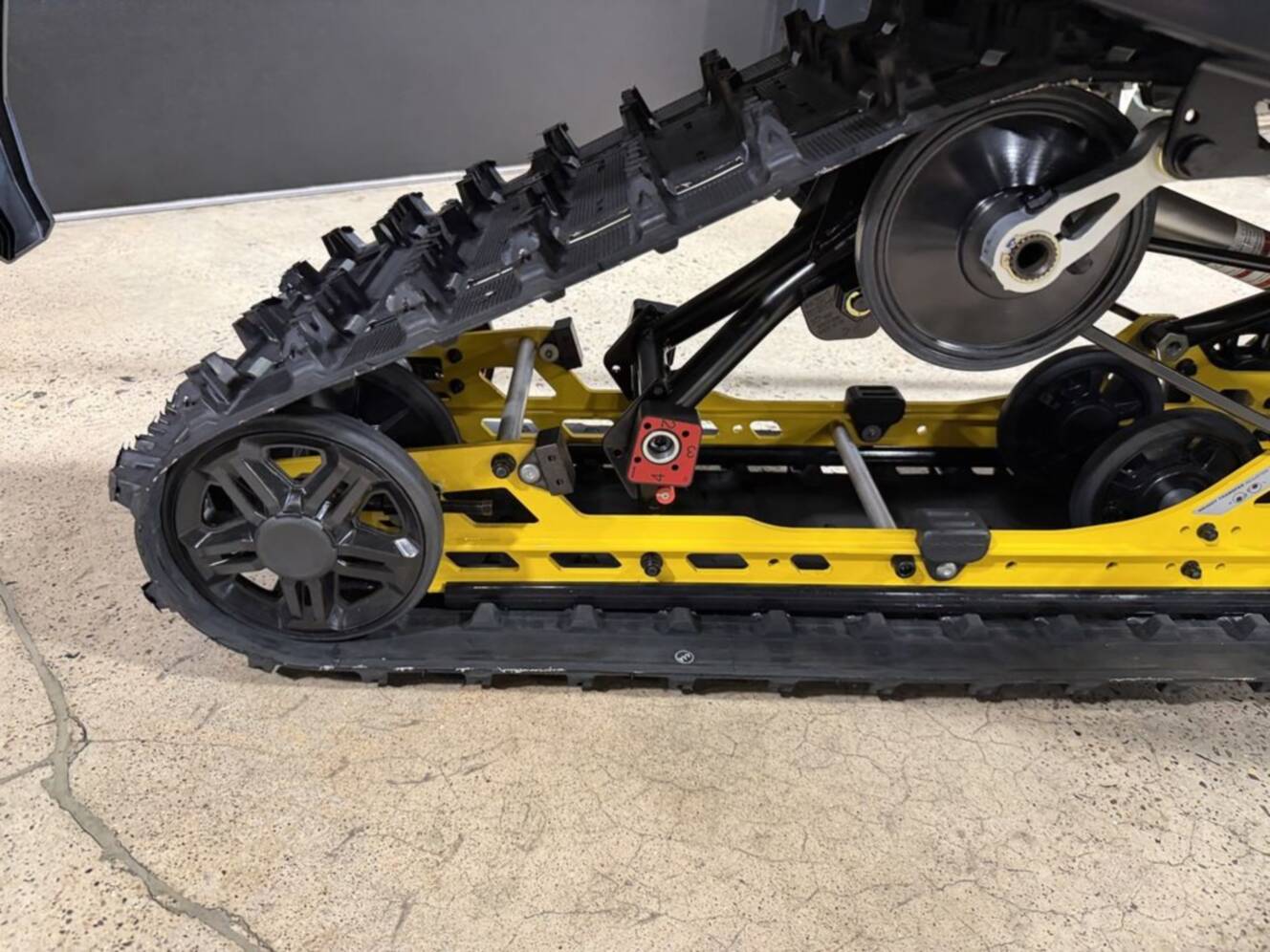 A photo of this 2026 Ski-Doo MXZ® Adrenaline® 600R E-TEC 137_Grey