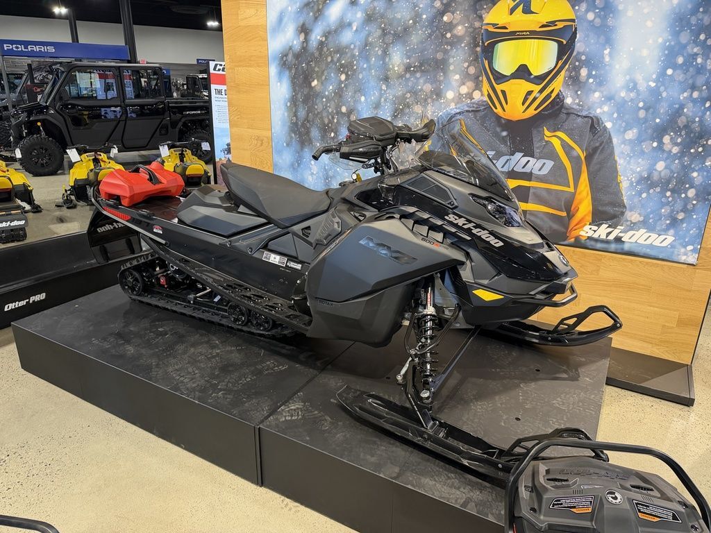 2026 Ski-Doo MXZ® Adrenaline® 600R E-TEC 137_Black 600R E-TEC 137 1.25 in reedsburg WI
