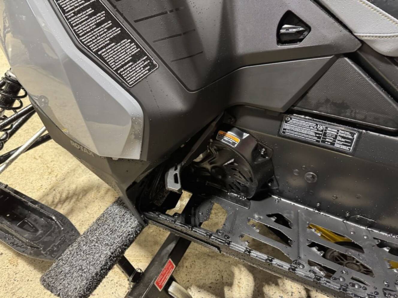 A photo of this 2026 Ski-Doo MXZ® Adrenaline® 850 E-TEC 137_Grey