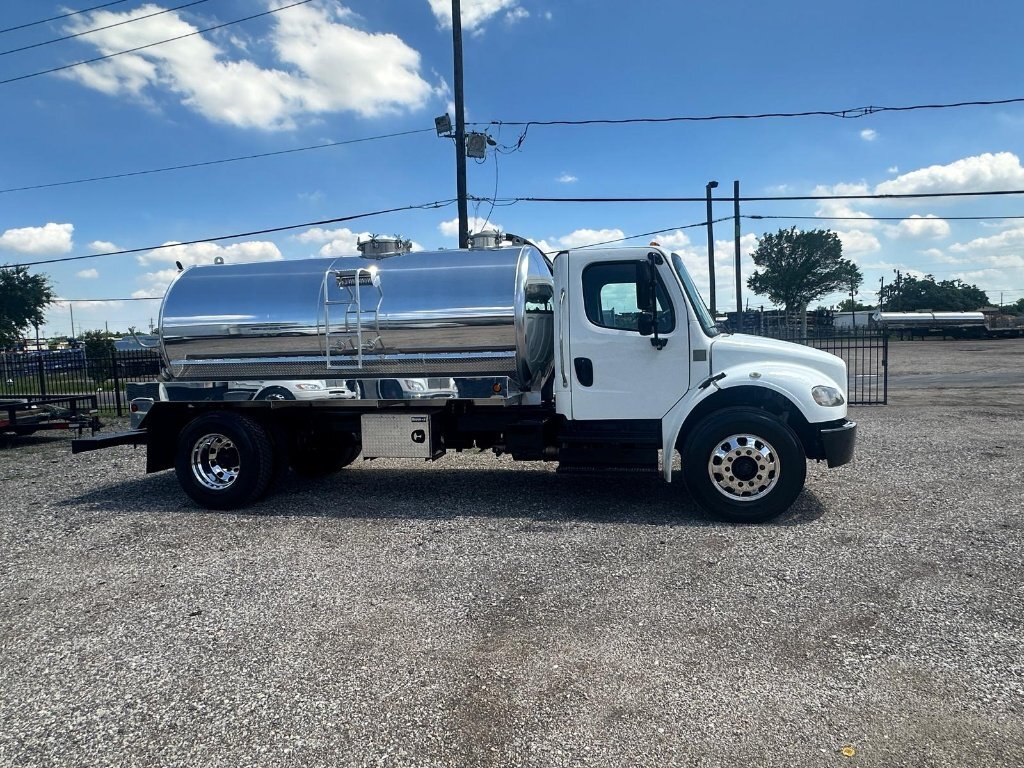 2019 FREIGHTLINER BUSINESS CLASS M2 106 in Houston, TX