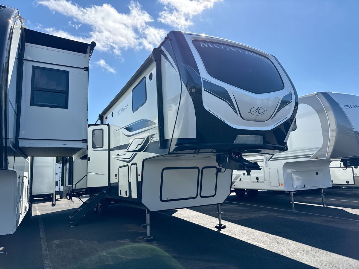 2022 Keystone Montana High Country 295RL in sandy OR