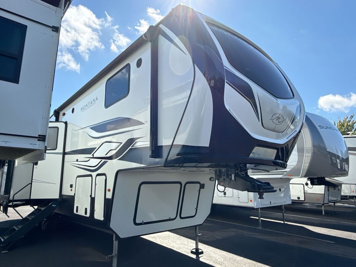 2022 Keystone Montana High Country 295RL in sandy OR