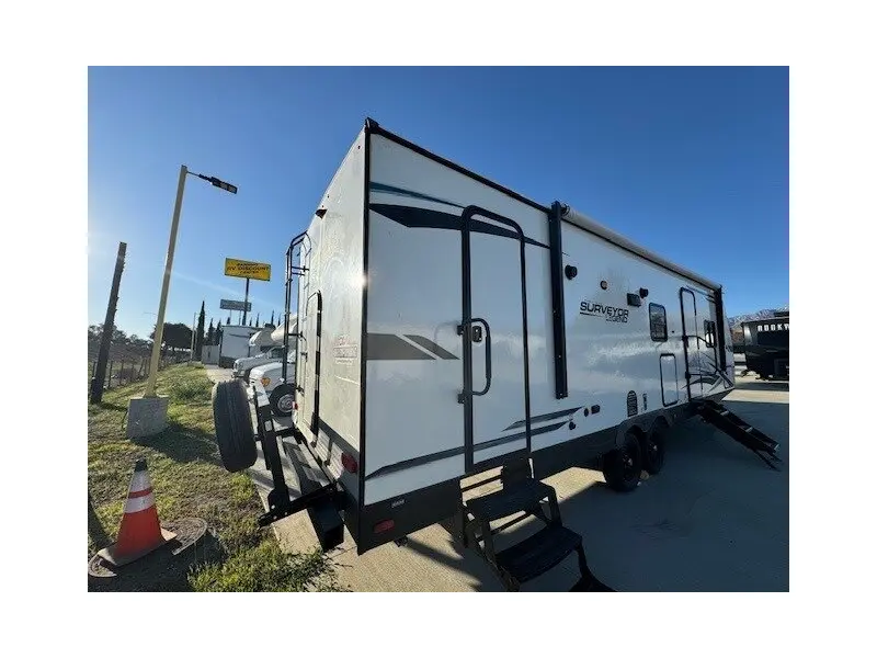 2022 FOREST RIVER SURVEYOR LEGEND 276BHLE