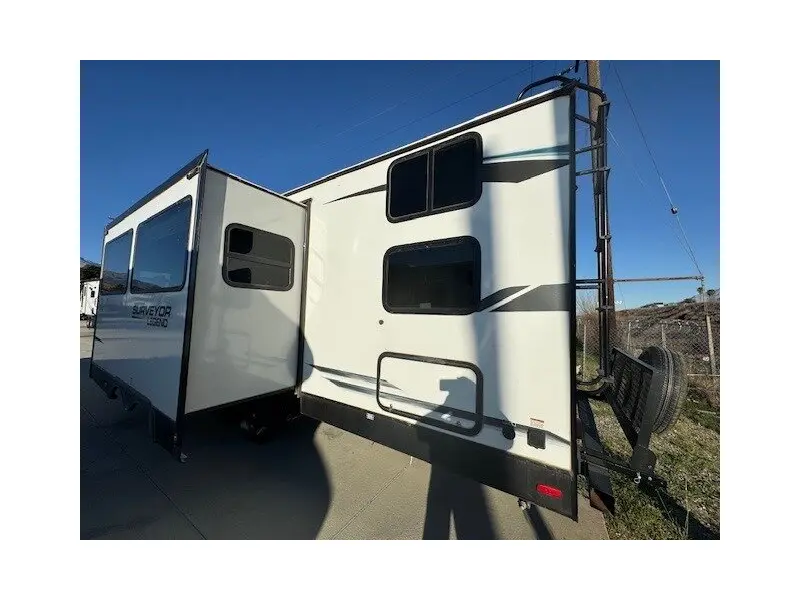 2022 FOREST RIVER SURVEYOR LEGEND 276BHLE