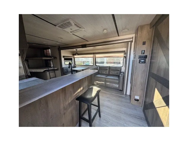 2022 FOREST RIVER SURVEYOR LEGEND 276BHLE