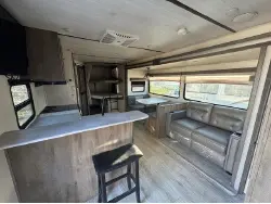 2022 FOREST RIVER SURVEYOR LEGEND 276BHLE
