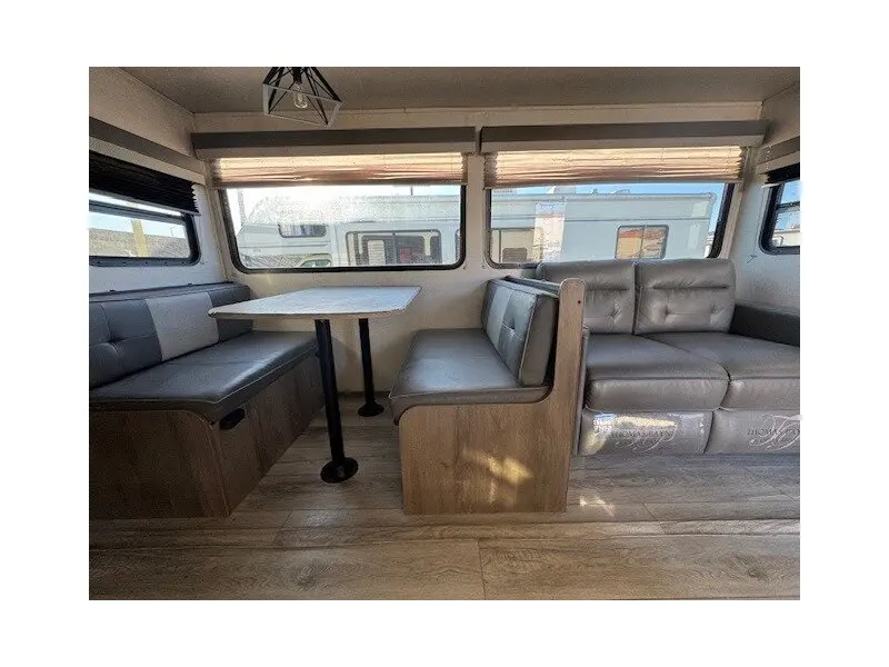 2022 FOREST RIVER SURVEYOR LEGEND 276BHLE