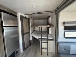 2022 FOREST RIVER SURVEYOR LEGEND 276BHLE