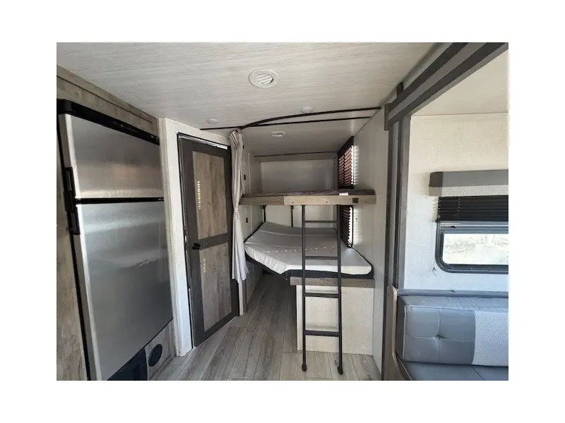 2022 FOREST RIVER SURVEYOR LEGEND 276BHLE