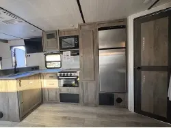 2022 FOREST RIVER SURVEYOR LEGEND 276BHLE