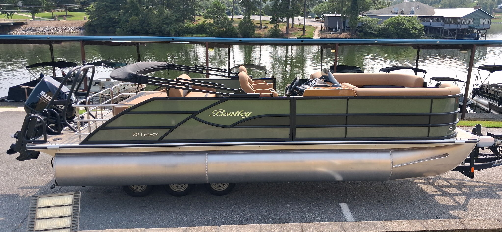 2027 Bentley Pontoons Legacy 220 Swingback 223 in macon GA