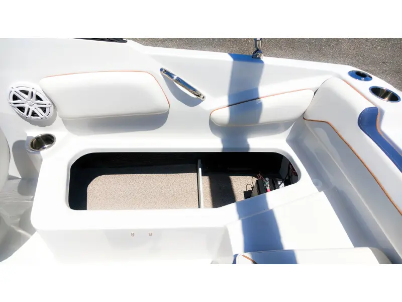 2027 Stingray 19 DC