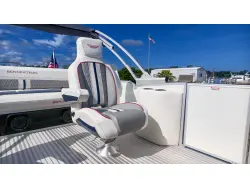 2027 Bennington 22 M SWINGBACK