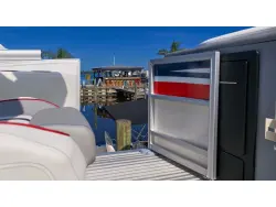 2027 Bennington 22 M SWINGBACK