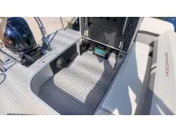 2027 Bennington 22 M SWINGBACK