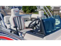 2027 Bennington 22 M SWINGBACK